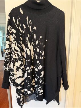 Women’s Black & Cream Abstract Knit Turtleneck Sweater- Size XL